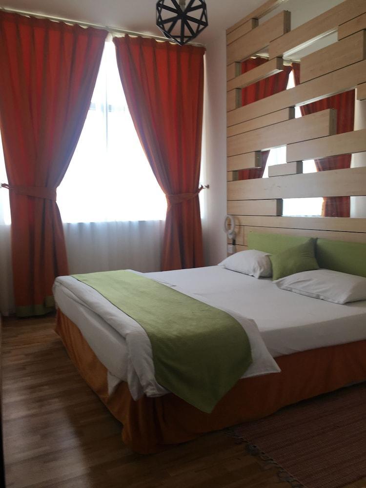 דובאי Everest International Hotel מראה חיצוני תמונה