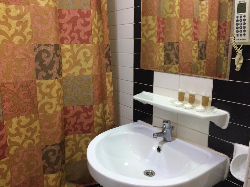 דובאי Everest International Hotel מראה חיצוני תמונה