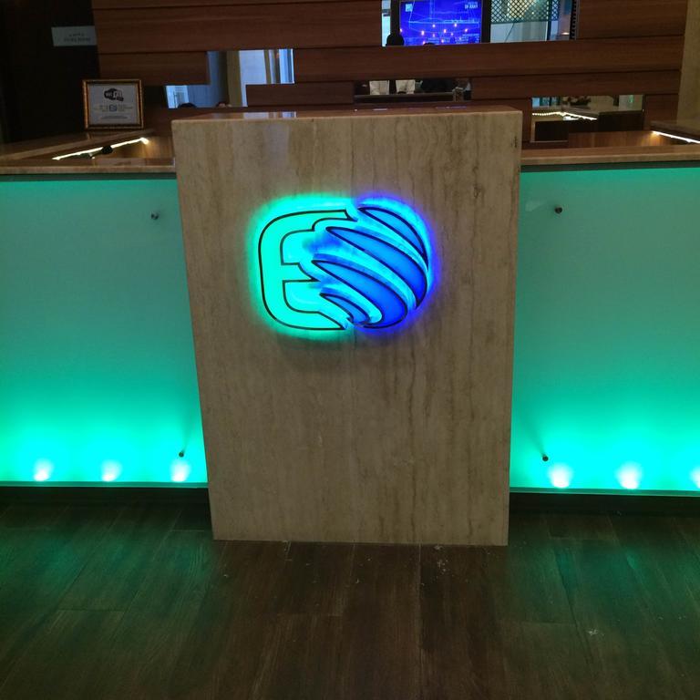 דובאי Everest International Hotel מראה חיצוני תמונה