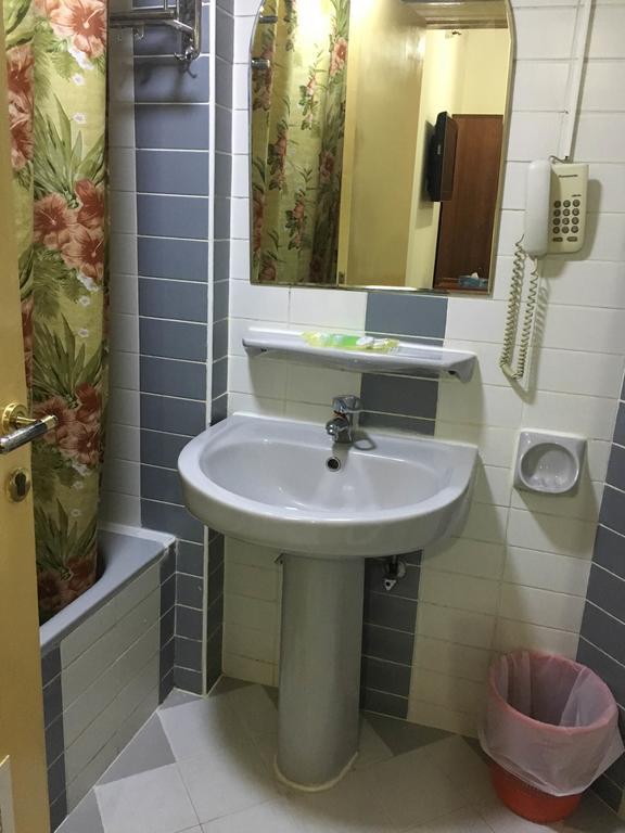 דובאי Everest International Hotel מראה חיצוני תמונה